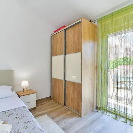 Cascada With Private Jacuzzi And Private Parking Villa Starigrad Paklenica