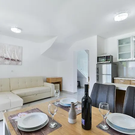 Cascada With Private Jacuzzi And Private Parking Villa