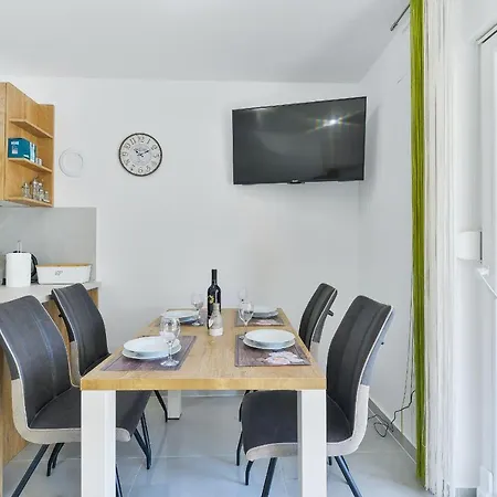 Cascada With Private Jacuzzi And Private Parking Villa Starigrad Paklenica