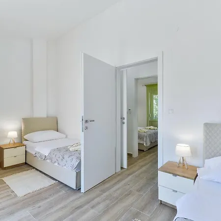 Cascada With Private Jacuzzi And Private Parking Villa Starigrad Paklenica