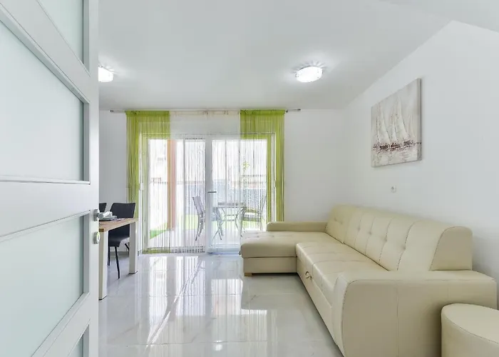 Cascada By Adex Travel * Стариград-Пакленица