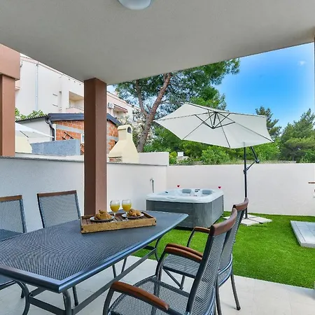 Villa Cascada With Private Jacuzzi And Private Parking Starigrad Paklenica