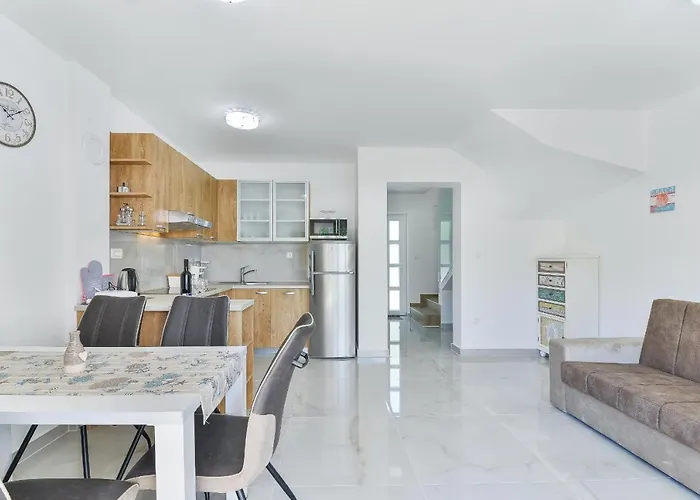 Cascada By Adex Travel Villa *